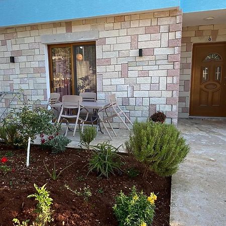Dosti Apartment Ксамил Екстериор снимка