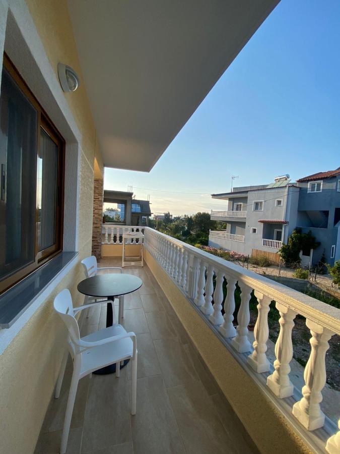 Dosti Apartment Ксамил Екстериор снимка