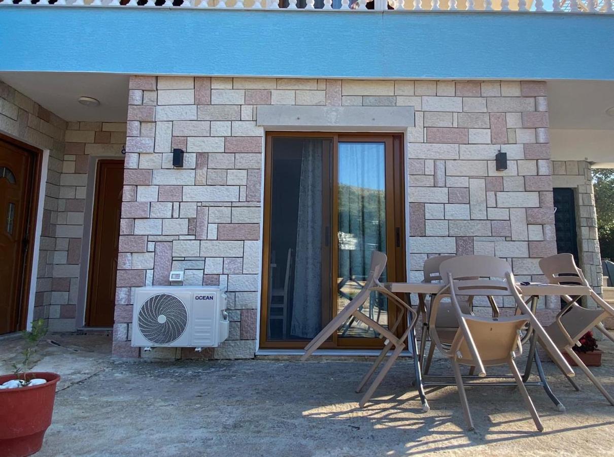 Dosti Apartment Ксамил Екстериор снимка