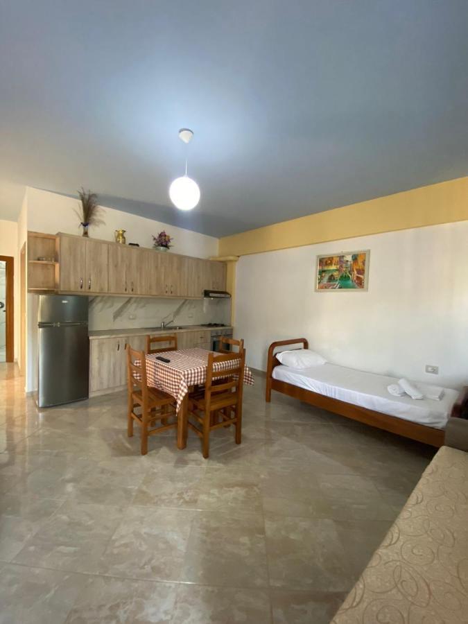 Dosti Apartment Ксамил Екстериор снимка