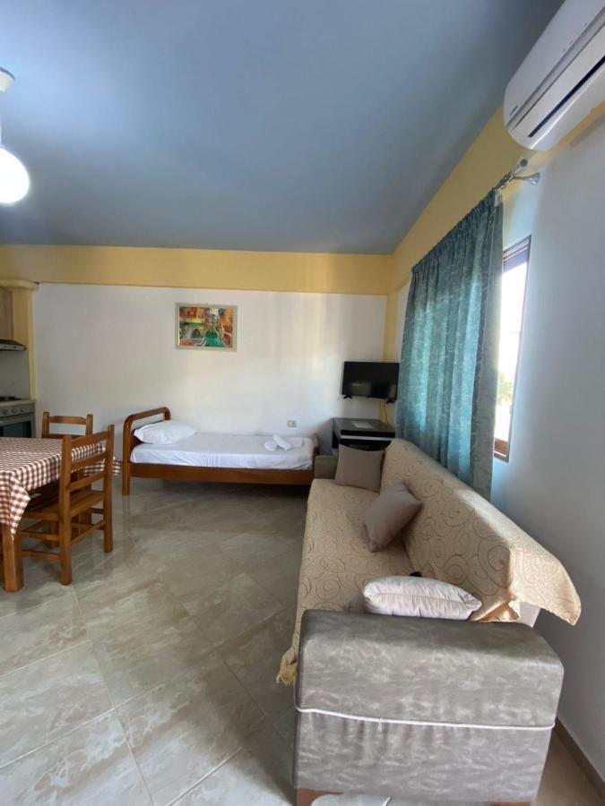 Dosti Apartment Ксамил Екстериор снимка