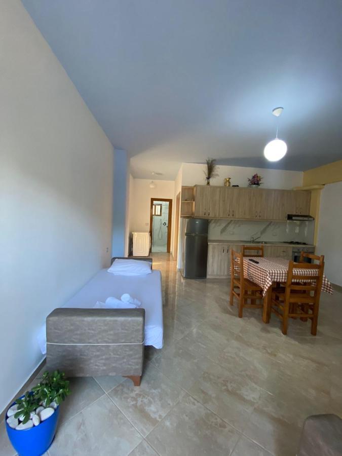 Dosti Apartment Ксамил Екстериор снимка