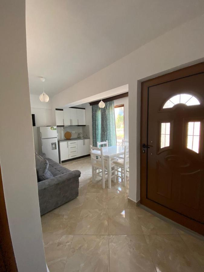 Dosti Apartment Ксамил Екстериор снимка